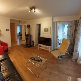 Renovierte 4,5-Zi-Wohnung mit Parkplatz in ruhiger Lage - 90m2，位于维尔的酒店