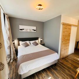 Logis Hôtel Le Relais Des Remparts，位于Allanche的酒店