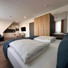 Hotel Schöne Aussicht, Stilvoll modern, direkt am Rüstersieler Hafen，位于威廉港的酒店