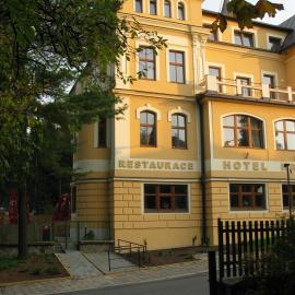 Hotel Hron，位于纳霍德的酒店
