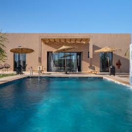 Ezz Dar Marrakech Villa Piscine sans vis a vis Private Pool pour Familles & Couples mariés，位于Thata的酒店