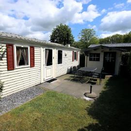 Charmante woning op rustig park met fietsen，位于伊皮的酒店