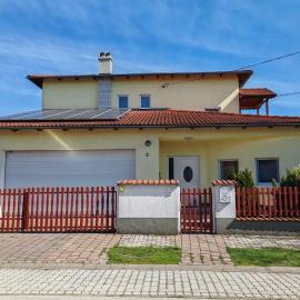 Sunny City House Dunaújváros，位于多瑙新城的酒店