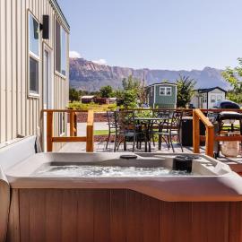 Zion Adventure, Private Hot Tub, Starry Nights，位于Apple Valley的酒店