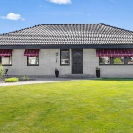 Ferienhaus Kronenpark, Angelcamp mit Angelboot, Kanus, Fahrräder, Jakuzzi, uvm.，位于Bromölla的酒店