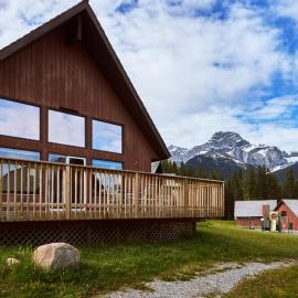 Banff Gate Mountain Resort，位于坎莫尔的酒店