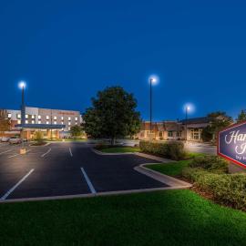 Hampton Inn McHenry，位于McHenry的酒店