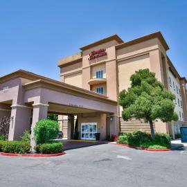 Hampton Inn & Suites Pittsburg,位于匹兹堡的酒店