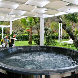 Villa Giselda con idromassaggio，位于福尔米亚的酒店