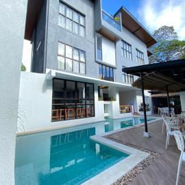 Acacia Garden Inn and Suites，位于科隆的酒店