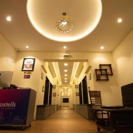 Hostells - Backpacker Hostel near Pune Station，位于浦那的酒店