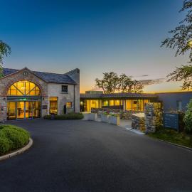 Killeavy Castle Estate，位于Meigh的酒店