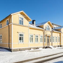 Idyllinen puutaloasunto，位于瓦萨的酒店