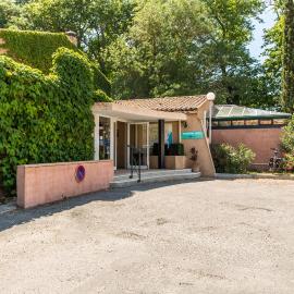 Hôtel du Canal,位于卡斯泰尔诺达里的酒店