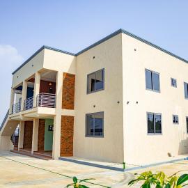 CMP APARTMENTS，位于Kasoa的酒店