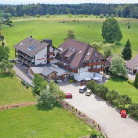 Wellnesshotel Sonnenhof & Sonnhalde，位于于林根-比肯多夫的酒店