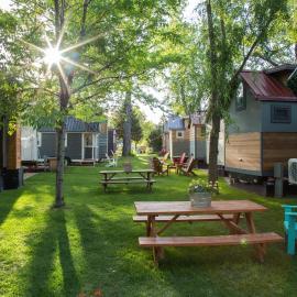 WeeCasa Tiny Home Resort，位于里昂的酒店