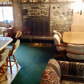 Historic Big Mountain Chalet Upper，位于白鱼镇的酒店