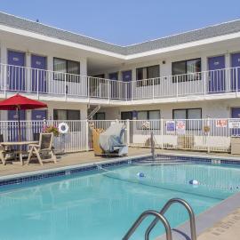 Motel 6-Medford, OR，位于梅德福的酒店