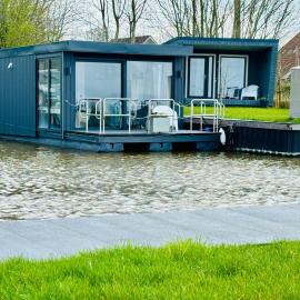 Uniek overnachten in een Tiny House op de Appelhof，位于Wommels的酒店