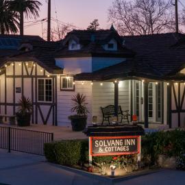 Solvang Inn & Cottages，位于索尔万的酒店
