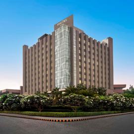 DoubleTree by Hilton Gurugram Baani Square，位于古尔冈的酒店