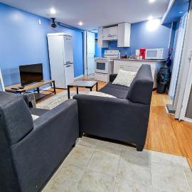 Cosy Basement Apartment on the East side.，位于圣约翰的酒店
