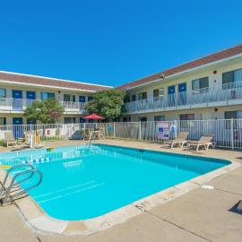 Motel 6-Redding, CA - North，位于雷丁的酒店