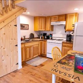 King Salmon Suite, Cabin 4 at Lower Kenai Lodge，位于基奈的酒店