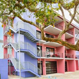 Boutique Vera Hotel in the Heart of Folly Beach,位于富丽海滩的酒店