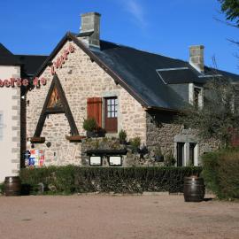 Auberge De L'Atre，位于Quarré-les-Tombes的酒店