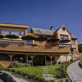 Lavik Fjord Hotel & Apartments，位于Lavik的酒店