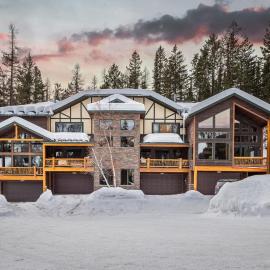 Beautiful Mountain Modern Home 4Bedroom Spa，位于白鱼镇的酒店