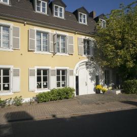 Hotel Altes Pfarrhaus Beaumarais，位于萨尔路易斯的酒店