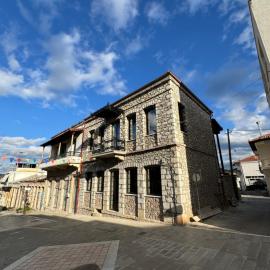 Amfikleias Earth houses，位于阿姆菲克利亚的酒店