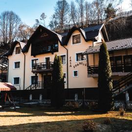 Pensiunea Casa Soarelui，位于Podu Dîmboviţei的酒店