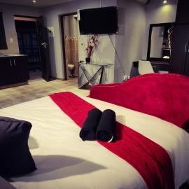 Bains Game Lodge Sky's Overnight