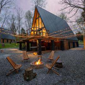 Valhalla Cabins AFrames with hot tubs & sauna，位于科斯比的酒店