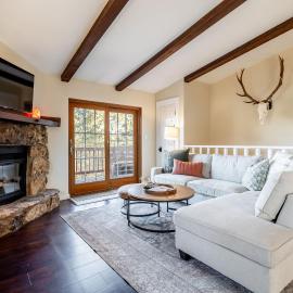 Pine Perch ~ Cozy Mountain Cabin w/ Views，位于Bailey的酒店