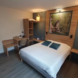 Logis Hôtel - Les Pasteliers,位于拉沃尔的酒店