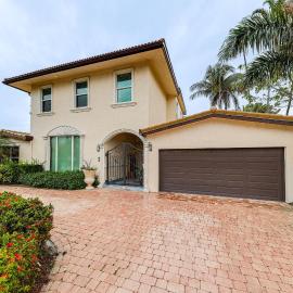 Pool & Home Theater: Lighthouse Point Home!，位于Lighthouse Point的酒店