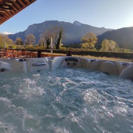 Transhumance & cie, Auberge, Appartements & SPA，位于Bedous的酒店