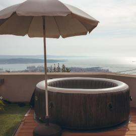Trieste 10min dal Centro Villa Privata con Jacuzzi，位于的里雅斯特的酒店