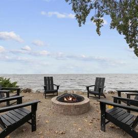 Hickory on the Lake , A stunning getaway on Lake Winnebago，位于奥什科什的酒店