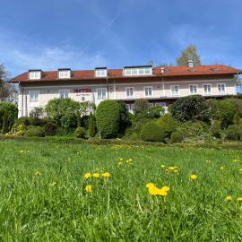 Hotel Auf Wolke 8，位于特罗斯特贝格安德尔阿尔兹的酒店