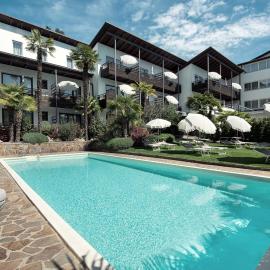 Hotel Ladurner，位于梅拉诺的酒店