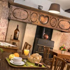 Logis Hotel Restaurant Du Commerce，位于拉卡努尔格的酒店
