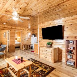 'Glowacki's Lodge' Mille Lacs Lake Group Getaway!，位于Garrison的酒店