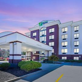 Holiday Inn Express Hotel & Suites Birmingham - Inverness 280 by IHG，位于Morning Sun Villas的酒店