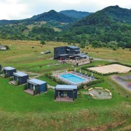 FLANDRA Glamping，位于科尔贝尼的酒店
